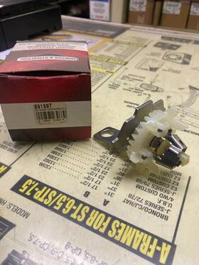 691997 Briggs & Stratton And Governor Slinger Oem Pt.#691997