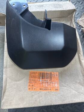 Bk3z-9928371-aa Ford Nos New Genuine Motorcraft Part # Splash Shield