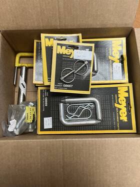 08667 Meyer 08669 Snow Plow Box Of Pins. Brand New