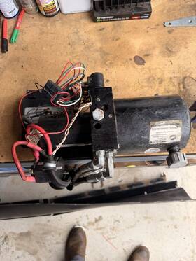 09092210640269450 Western Suburbanite Personal Straight Snow Plow Pump- Hydraulic Unit 48602