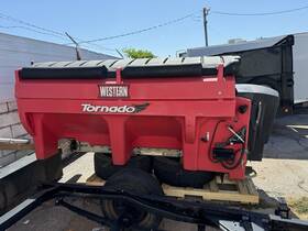 1.5cy Western Tornado Salt Spreader Capacity